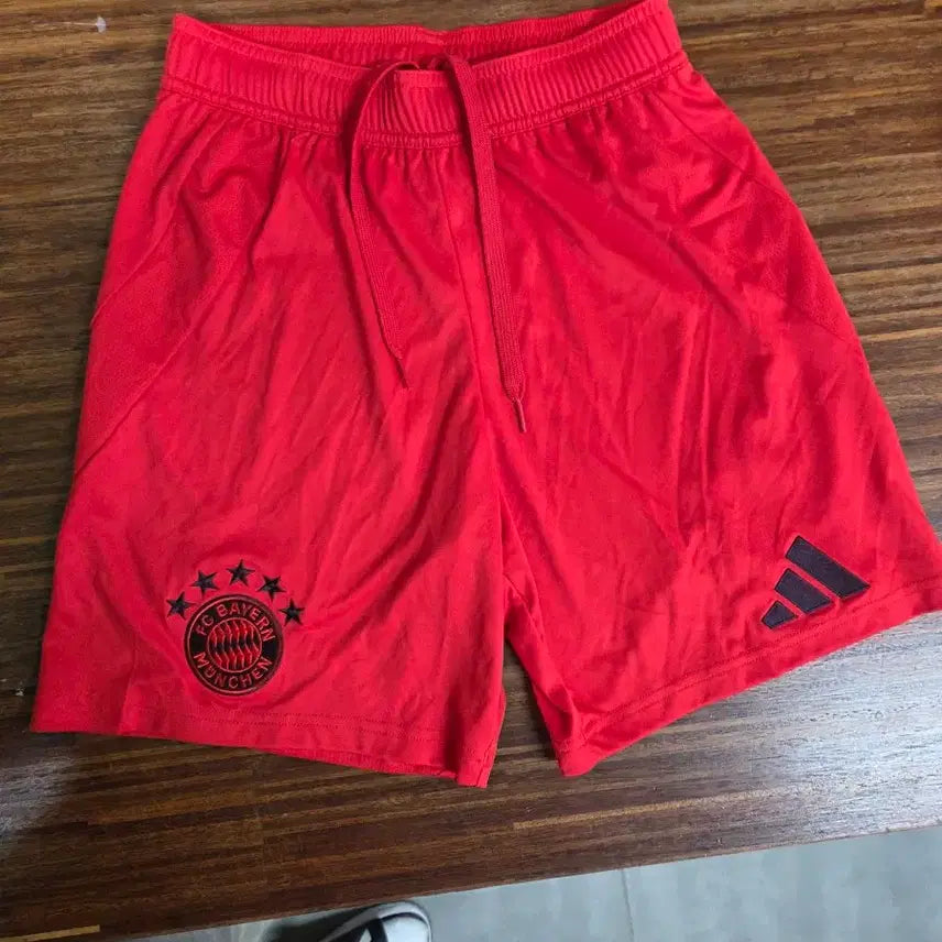 [BUNJANG] Adidas Munchen Embroidered Logo Soccer Shorts / 아디다스 뮌헨 자수로고 축구 반바지 s