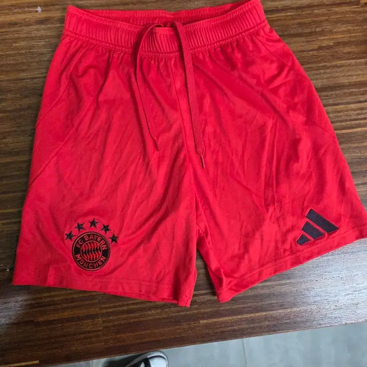 [BUNJANG] Adidas Munchen Embroidered Logo Soccer Shorts / 아디다스 뮌헨 자수로고 축구 반바지 s