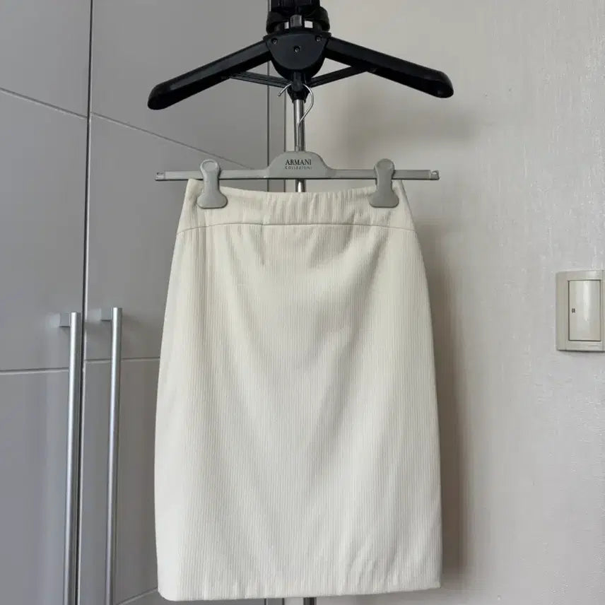 [BUNJANG] Armani Collezioni Ivory Mermaid Skirt / [새것]아르마니 콜레지오니 아이보리 인어라인 스커트38