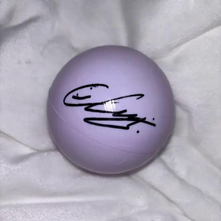 [BUNJANG] The Boyz Q Signed Ball / 더보이즈 큐 싸인볼 사인볼 양도