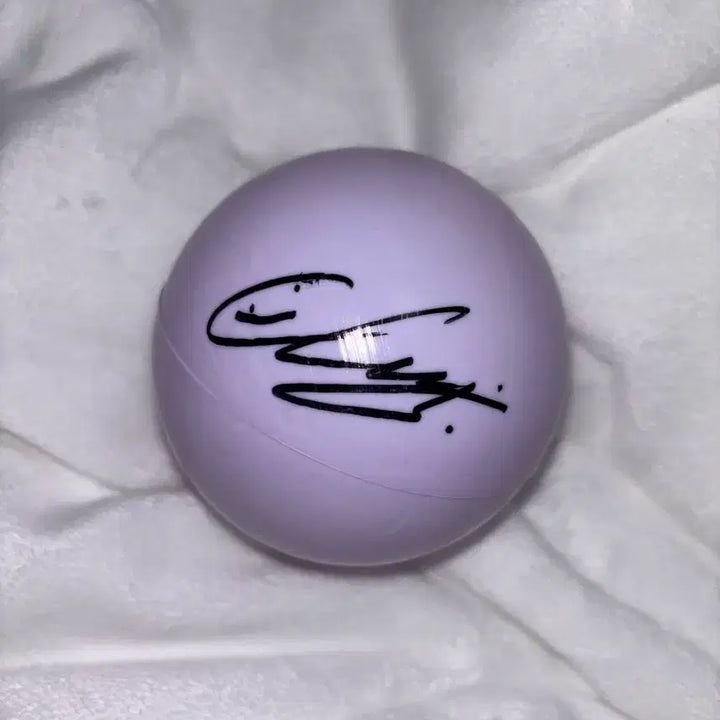 [BUNJANG] The Boyz Q Signed Ball / 더보이즈 큐 싸인볼 사인볼 양도
