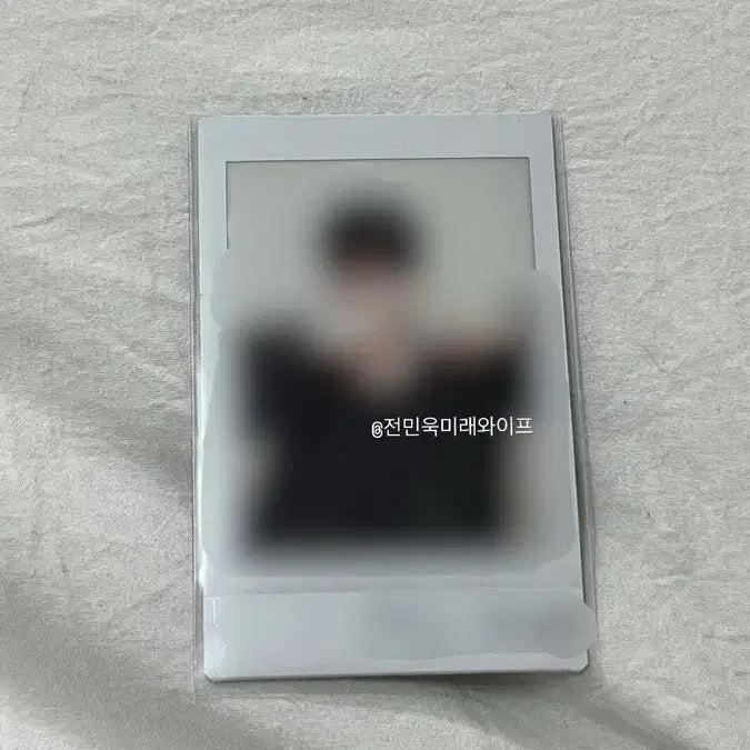 [BUNJANG] Close Your Eyes Jeon Minwook Signed Polaroid / 클로즈유어아이즈 클유아 전민욱 싸폴 양도