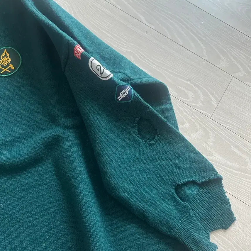 [BUNJANG] X2 Green V-Neck Patch Knit Sweater / X2 그린 V넥 패치 니트