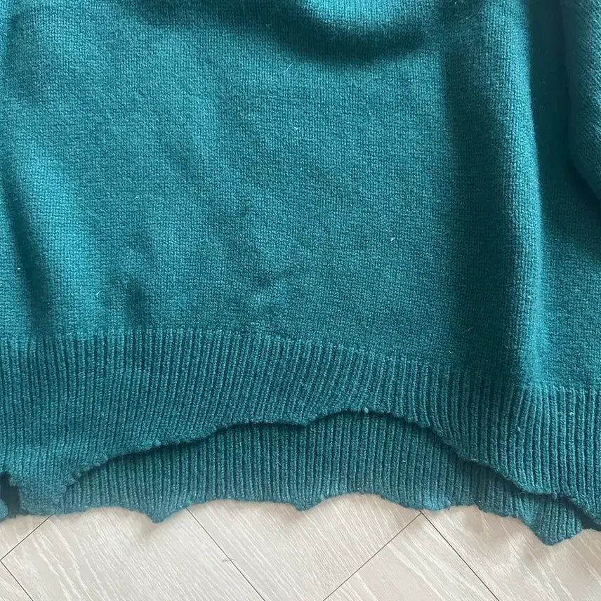 [BUNJANG] X2 Green V-Neck Patch Knit Sweater / X2 그린 V넥 패치 니트