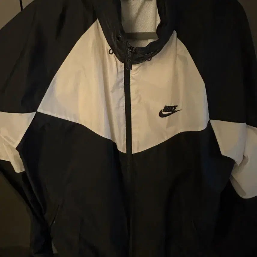 [BUNJANG] Nike Windbreaker Jacket Black/White / 나이키 바람막이 블랙/화이트