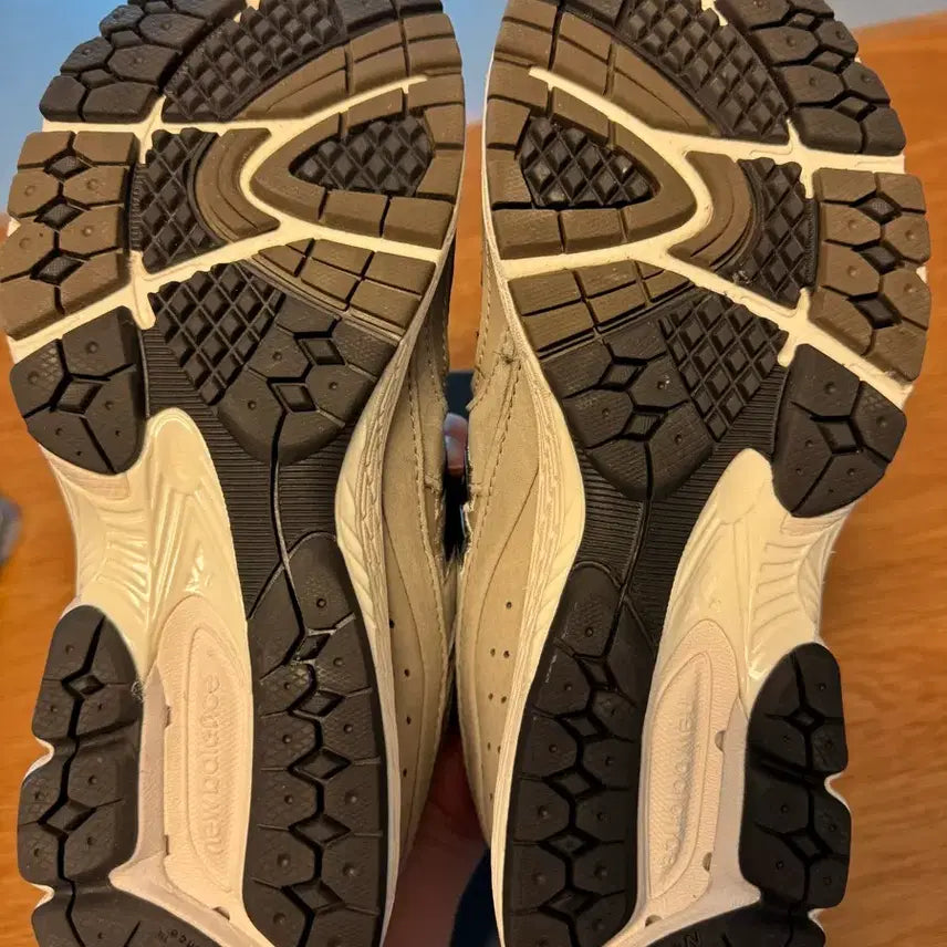 [BUNJANG] New Balance 2002RAW Gray Sneakers / [새상품] 뉴발란스 2002RAW 그레이 265mm