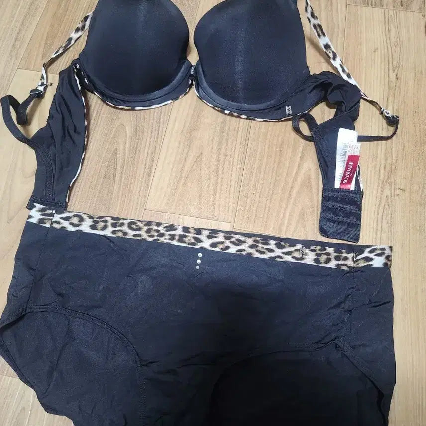 [BUNJANG] Scandal Leopard Print Lingerie Set / 스캔달 블랙 80a브라/m팬티 세트 레오파드