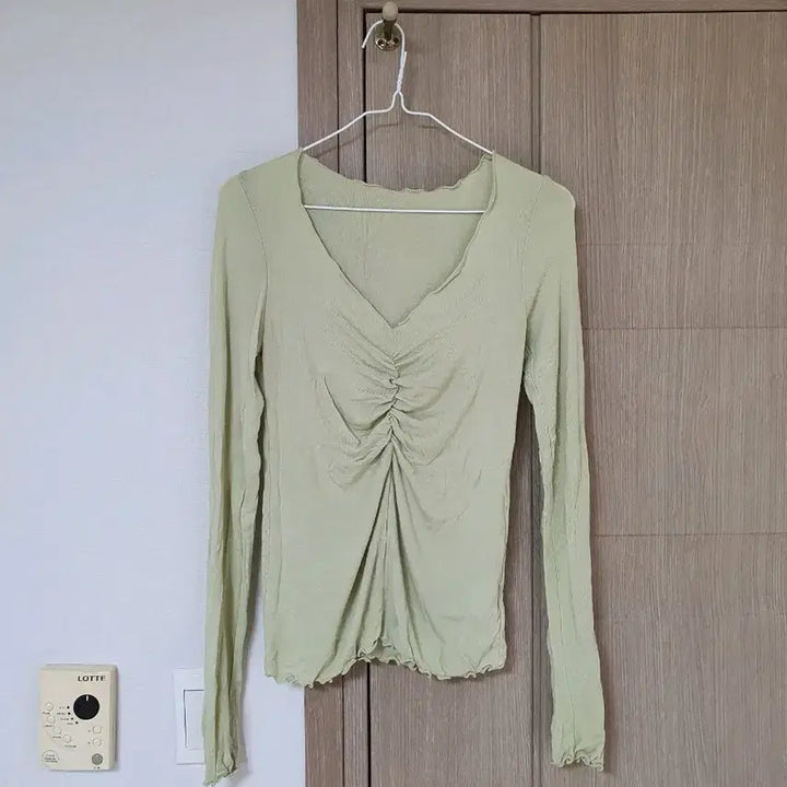[SOLD OUT] 요정 셔링티[새상품]블랙업 온유어리 에이블리 아뜨랑스 틸데서울 퓨어다