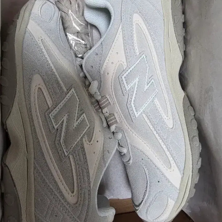 [BUNJANG] New Balance 204L Light Grey Sneakers / 230) 뉴발란스 204L 라이트그레이 NBPDGS127G / U204L