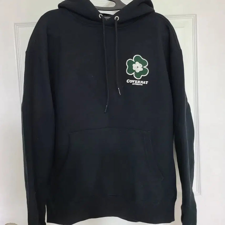 [BUNJANG] Covernat Flower Embroidered Fleece Hoodie Black / 커버낫 플라워 자수 기모 후드티 블랙