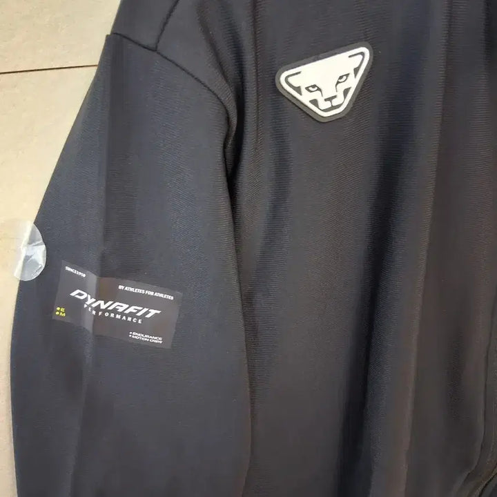 [BUNJANG] Dynafit Training Suit Set (L) / 다이나핏 춘추용 트레이닝복 세트 L 새상품