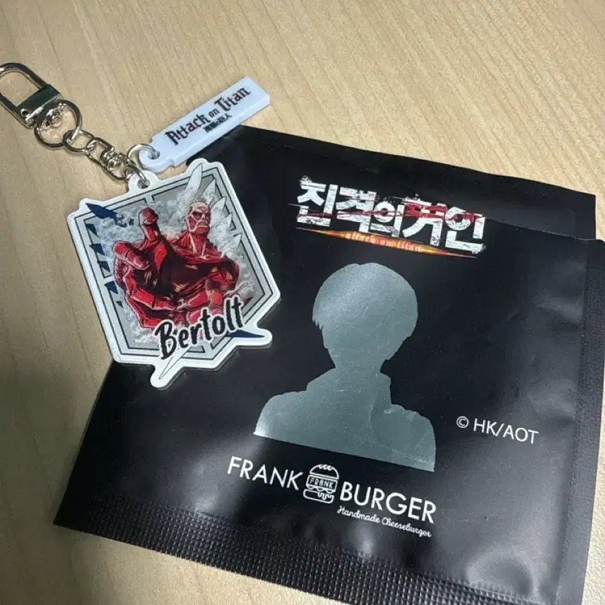 [BUNJANG] Frankfurter Bertolt Hoover Attack on Titan Keyring / 진격의 거인 베르톨트 프랭크버거 콜라보 키링 팝니다