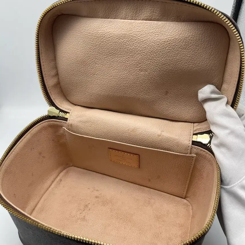 [BUNJANG] Louis Vuitton Monogram Treasure Cosmetic Bag / 루이비통 모노그램 트레저 코스메틱백