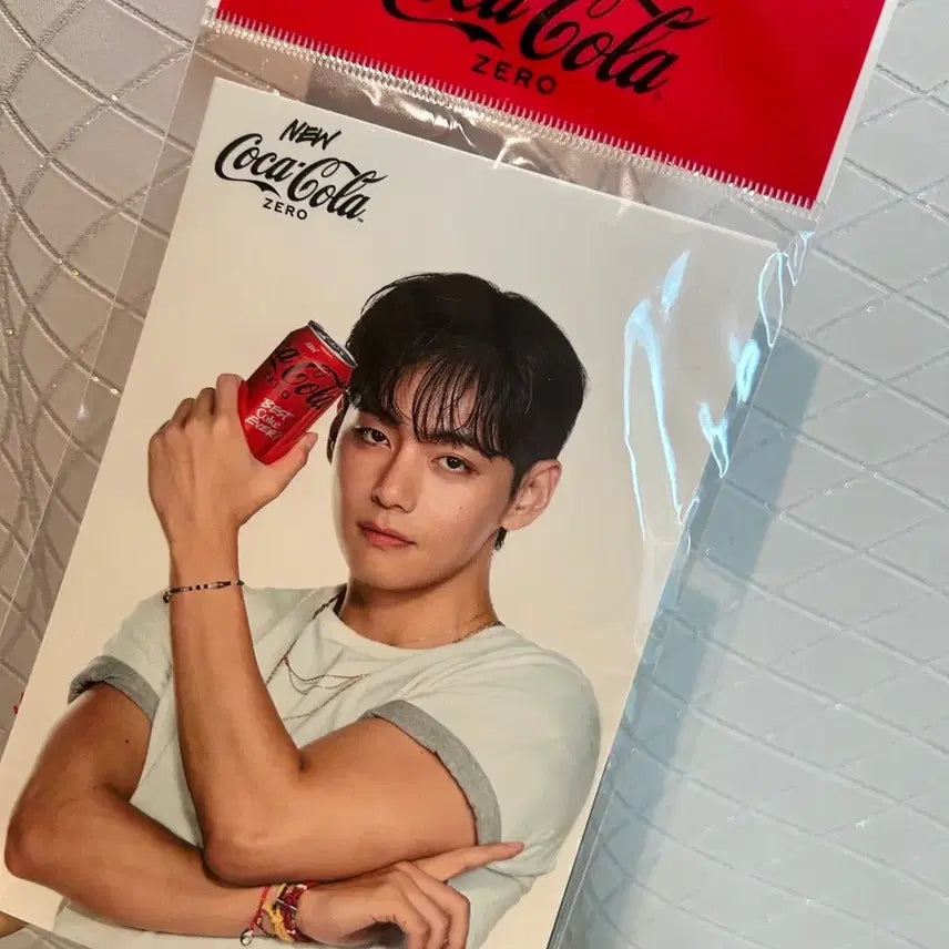 [BUNJANG] BTS V Coca-Cola Postcard Bundle Set / 방탄 뷔 코카콜라 엽서 세트