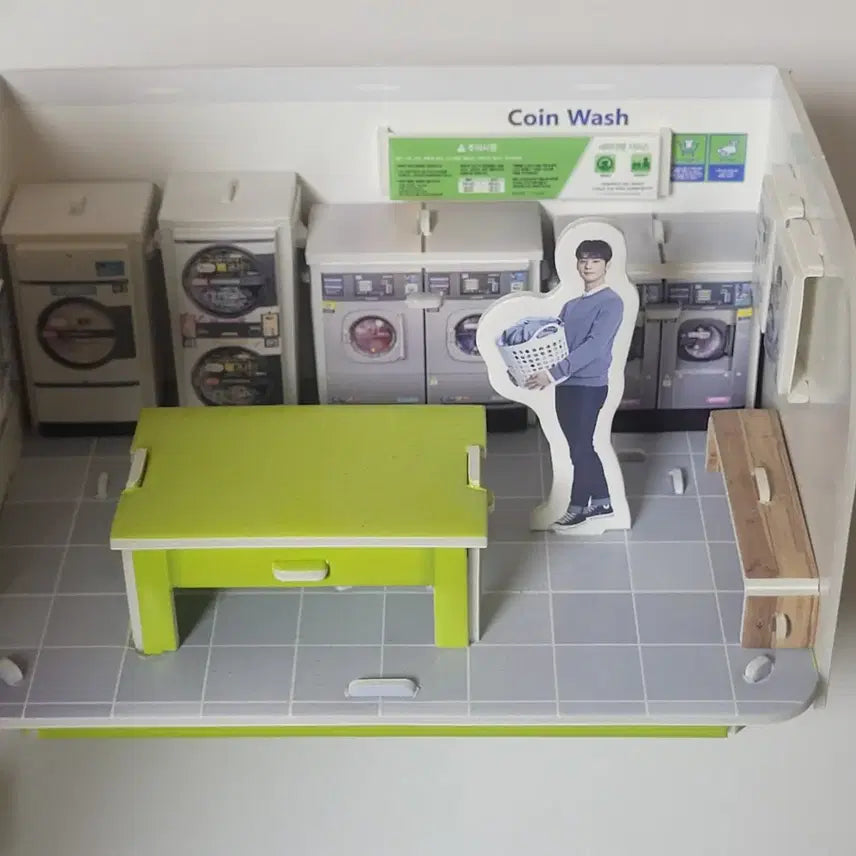 [BUNJANG] Cha Eun-woo CleanTopia Mini Standee & Laundry Room Model Bundle / 차은우 크린토피아 미니 등신대 미니 빨래방 모형 일괄 판매