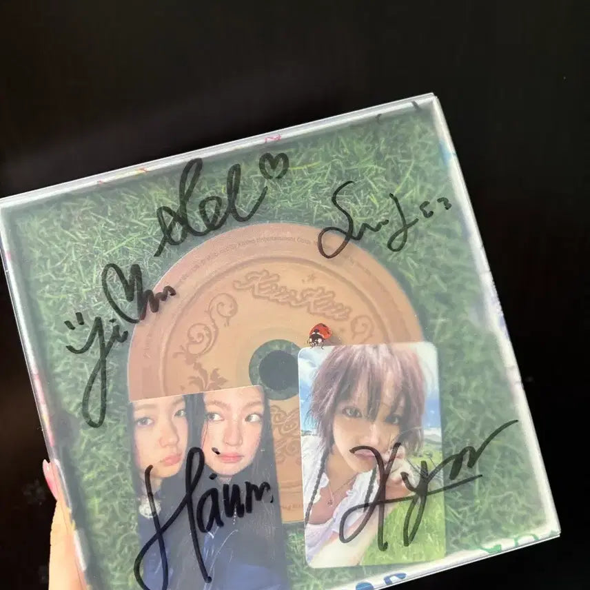 [BUNJANG] Kiki Autographed Album + Photocard / 키키 친필 사인 앨범 +포카