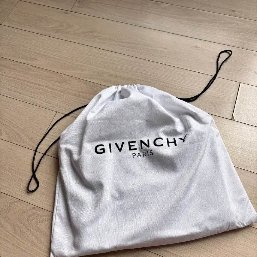 [BUNJANG] Givenchy Antigona Leather Clutch / 지방시 레더 안티코나 클러치