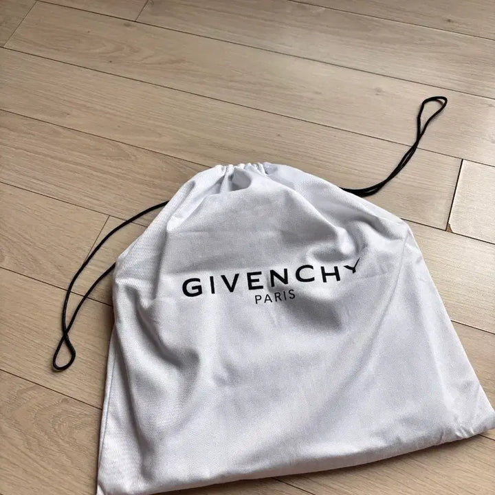 [BUNJANG] Givenchy Antigona Leather Clutch / 지방시 레더 안티코나 클러치