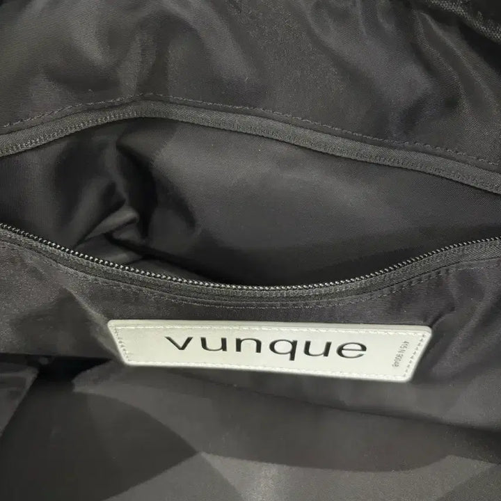 [BUNJANG] Vunque Hei Double Pocket Weekend Boston Bag - Black / 분크 헤이 더블 포켓 위캔드 보스턴 블랙