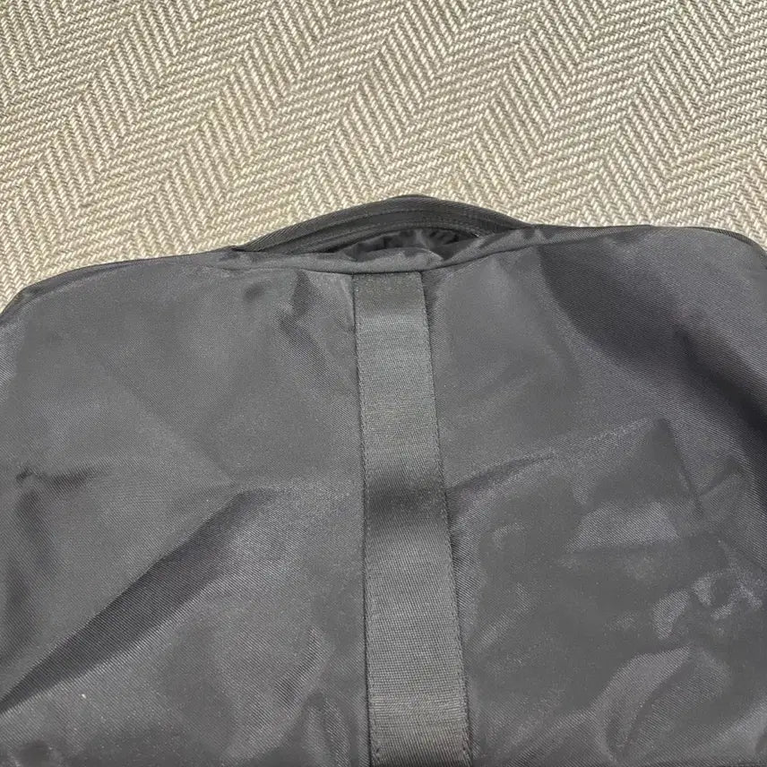 [BUNJANG] Vunque Hei Double Pocket Weekend Boston Bag - Black / 분크 헤이 더블 포켓 위캔드 보스턴 블랙