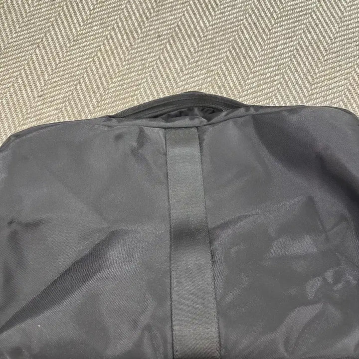 [BUNJANG] Vunque Hei Double Pocket Weekend Boston Bag - Black / 분크 헤이 더블 포켓 위캔드 보스턴 블랙