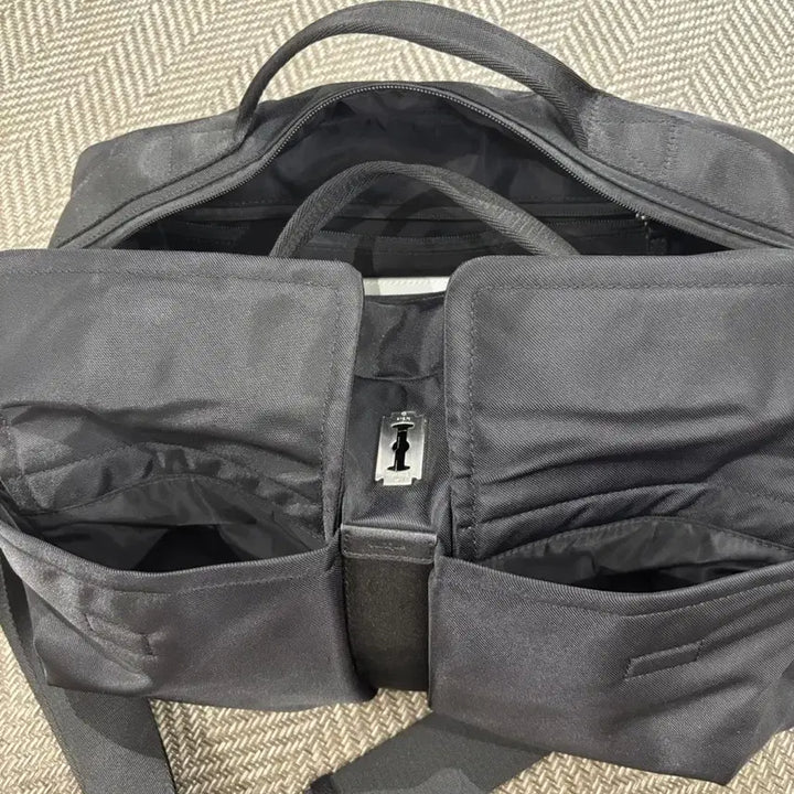 [BUNJANG] Vunque Hei Double Pocket Weekend Boston Bag - Black / 분크 헤이 더블 포켓 위캔드 보스턴 블랙