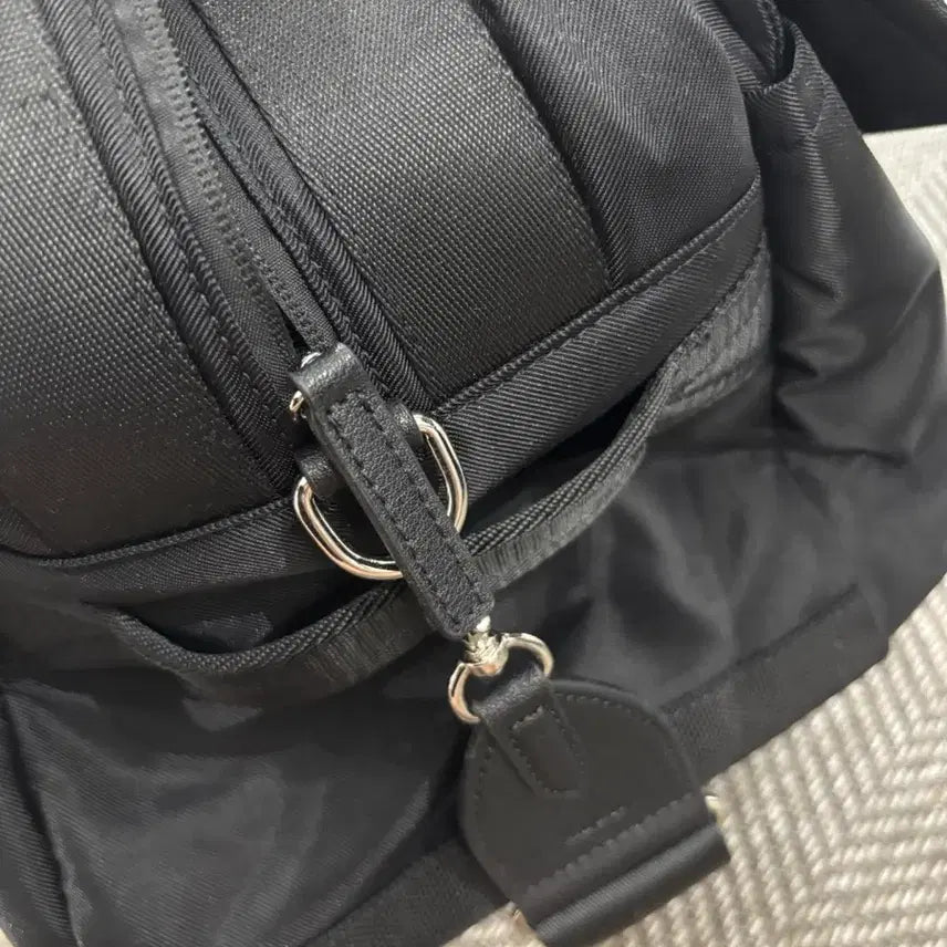 [BUNJANG] Vunque Hei Double Pocket Weekend Boston Bag - Black / 분크 헤이 더블 포켓 위캔드 보스턴 블랙