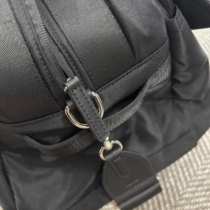 [BUNJANG] Vunque Hei Double Pocket Weekend Boston Bag - Black / 분크 헤이 더블 포켓 위캔드 보스턴 블랙