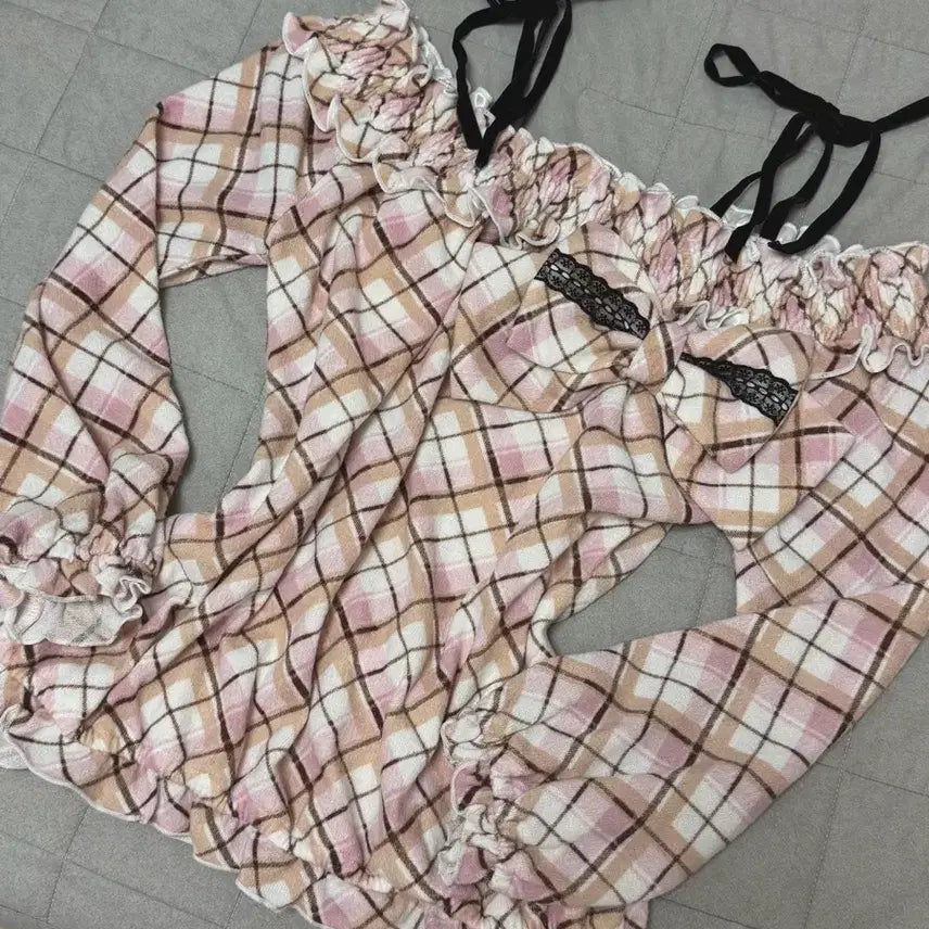 [BUNJANG] Tralala Argyle Check Frill Ribbon Off-Shoulder Knit Top / 트랄라라 딸기초코 아가일 체크 프릴 리본 옾숄 오프숄더
