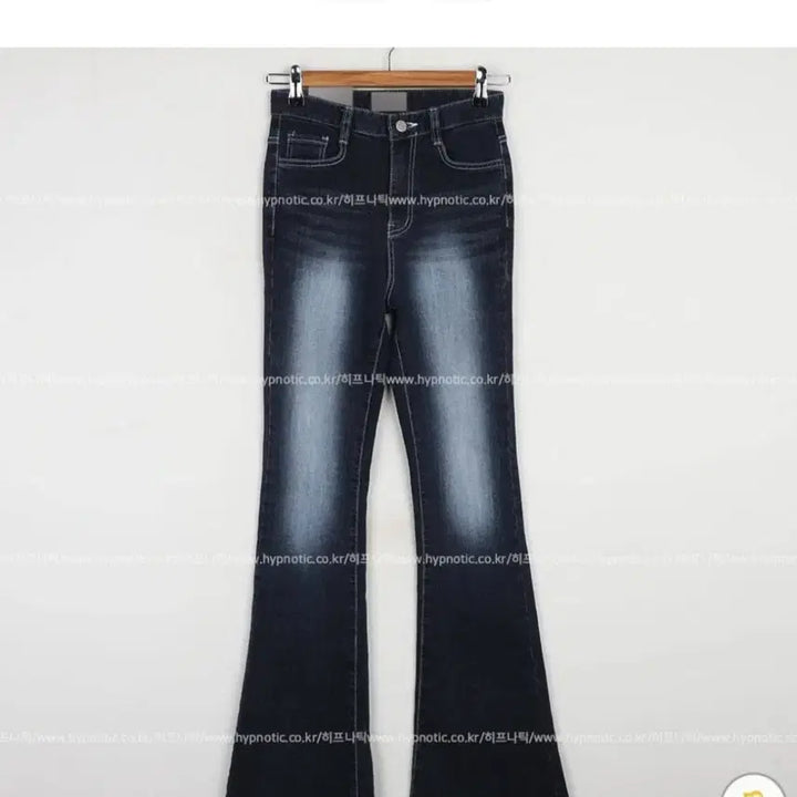 [BUNJANG] Blue Striped Off-Shoulder Top &amp; Blue Denim Bootcut Jeans Set / 코디세트 블루 스트라이프 오프숄더 단가라 티셔츠 블루 데님 부츠컷 스키니