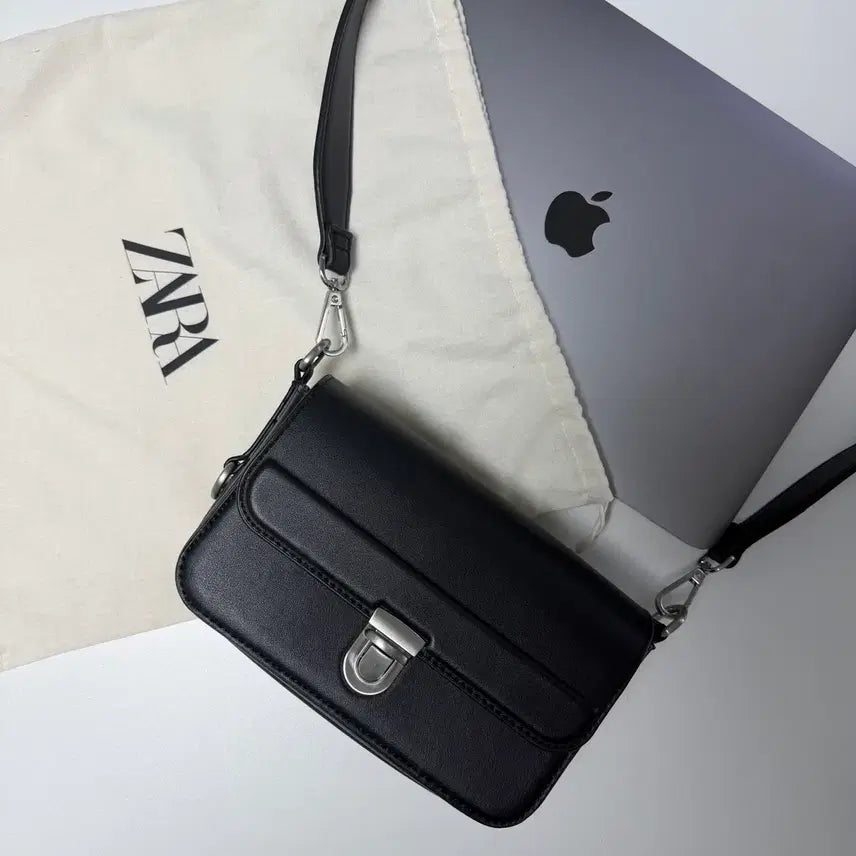 [BUNJANG] ZARA Basic Crossbody Bag Black / 자라 베이식 크로스백 가방 블랙 새상품 품절 선착순 세일(가격내림)