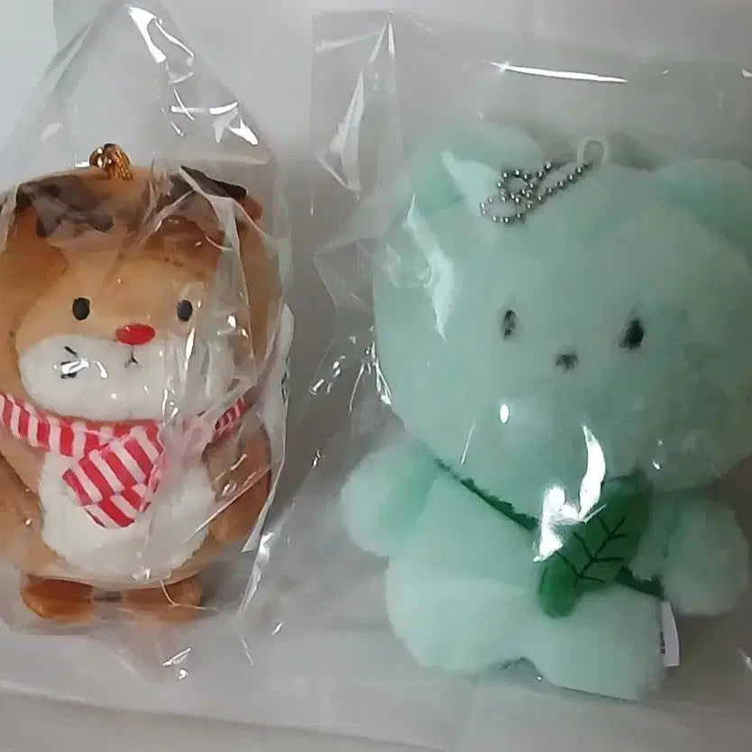 [BUNJANG] Primera Otter and Hanyul Ssukkomi Keyring Bundle / 프리메라 수달 키링+한율 쑥꼬미 키링 (새상품)