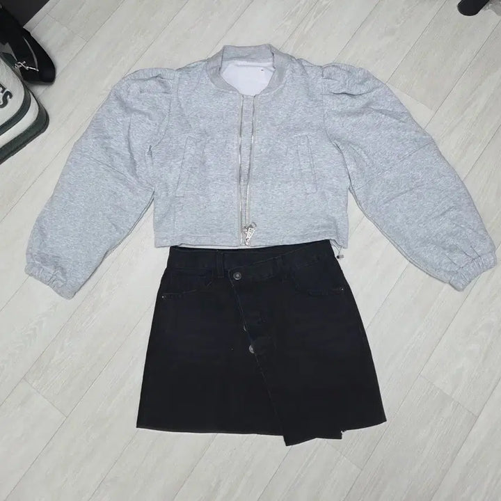 [BUNJANG] Puff Sleeve Fleece Jumper + Black Denim Button Skirt / 퍼프소매 기모점퍼 + 흑청버튼스커트