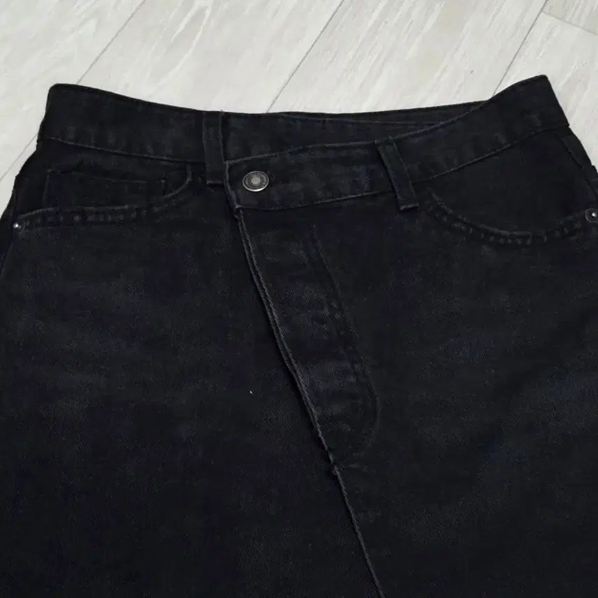 [BUNJANG] Puff Sleeve Fleece Jumper + Black Denim Button Skirt / 퍼프소매 기모점퍼 + 흑청버튼스커트