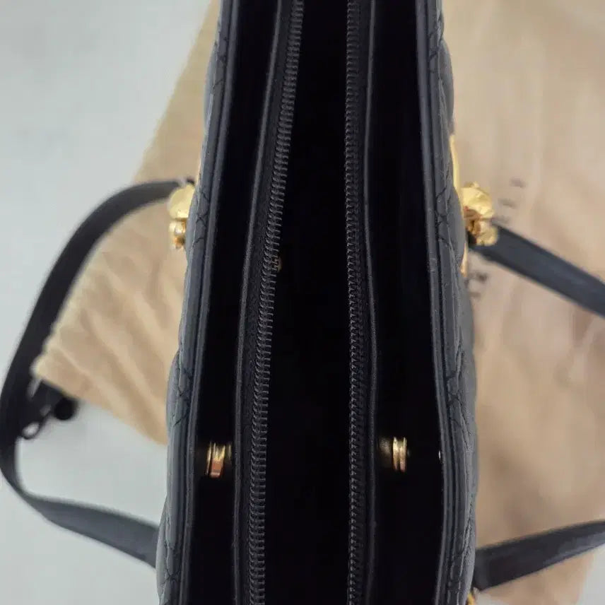 [BUNJANG] Metrocity Quilted Chain Tote Bag / 메트로시티 퀼팅 체인 토트백 블랙