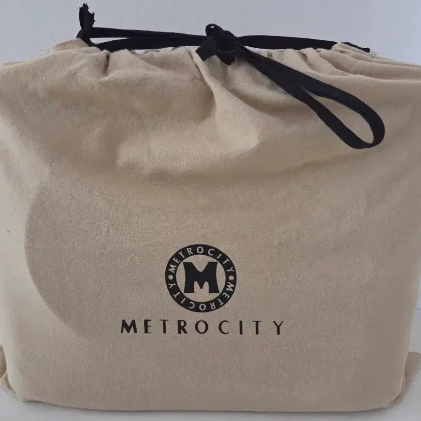 [BUNJANG] Metrocity Quilted Chain Tote Bag / 메트로시티 퀼팅 체인 토트백 블랙