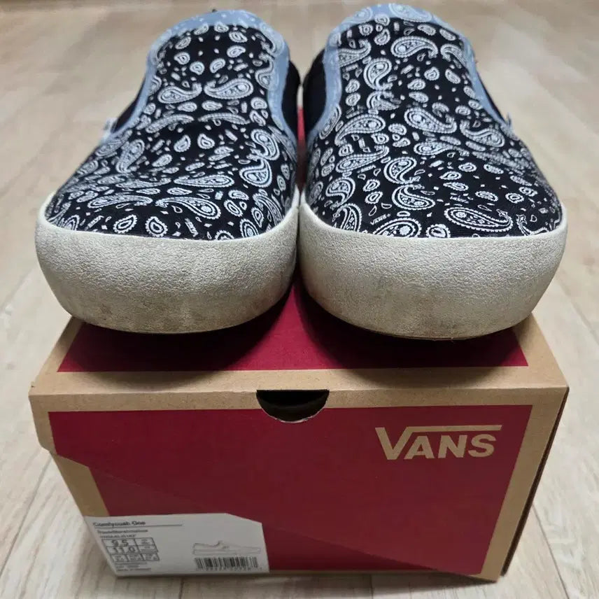 [BUNJANG] Vans ComfyCush One Slip-On Black Bandana 275 / 반스 컴피쿠시 원 슬립온 블랙 반다나 275