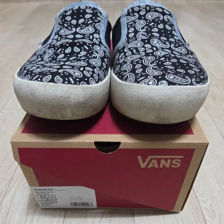 [BUNJANG] Vans ComfyCush One Slip-On Black Bandana 275 / 반스 컴피쿠시 원 슬립온 블랙 반다나 275