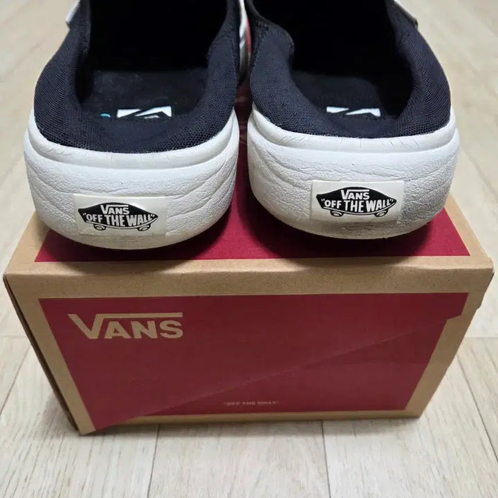 [BUNJANG] Vans ComfyCush One Slip-On Black Bandana 275 / 반스 컴피쿠시 원 슬립온 블랙 반다나 275