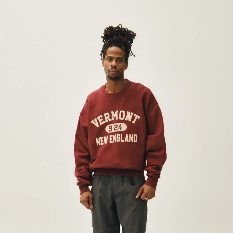 [BUNJANG] Outstanding Sweatshirt Crewneck / 아웃스탠딩 스웻셔츠 맨투맨