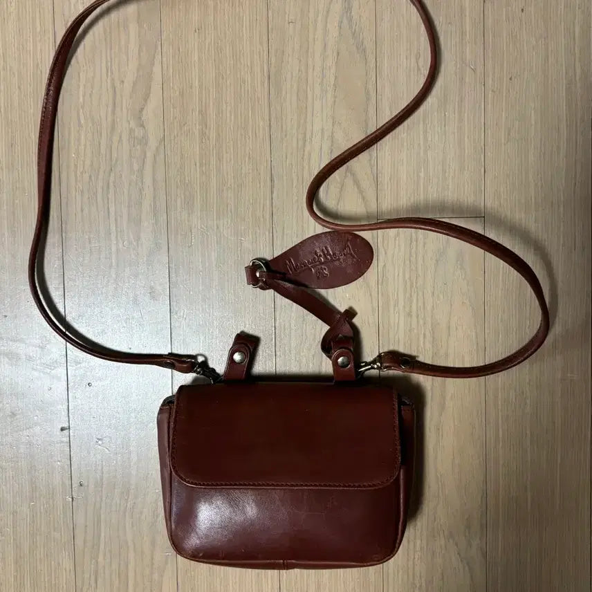 [BUNJANG] Margaret Howell Vintage Brown Leather Mini Crossbody Bag / Margaret Howell 마가렛호웰 빈티지 브라운 레더 미니 크로스백