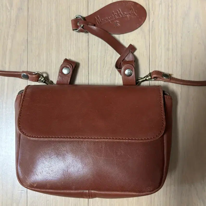 [BUNJANG] Margaret Howell Vintage Brown Leather Mini Crossbody Bag / Margaret Howell 마가렛호웰 빈티지 브라운 레더 미니 크로스백