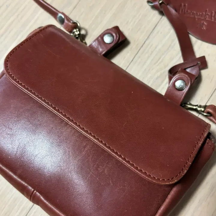 [BUNJANG] Margaret Howell Vintage Brown Leather Mini Crossbody Bag / Margaret Howell 마가렛호웰 빈티지 브라운 레더 미니 크로스백