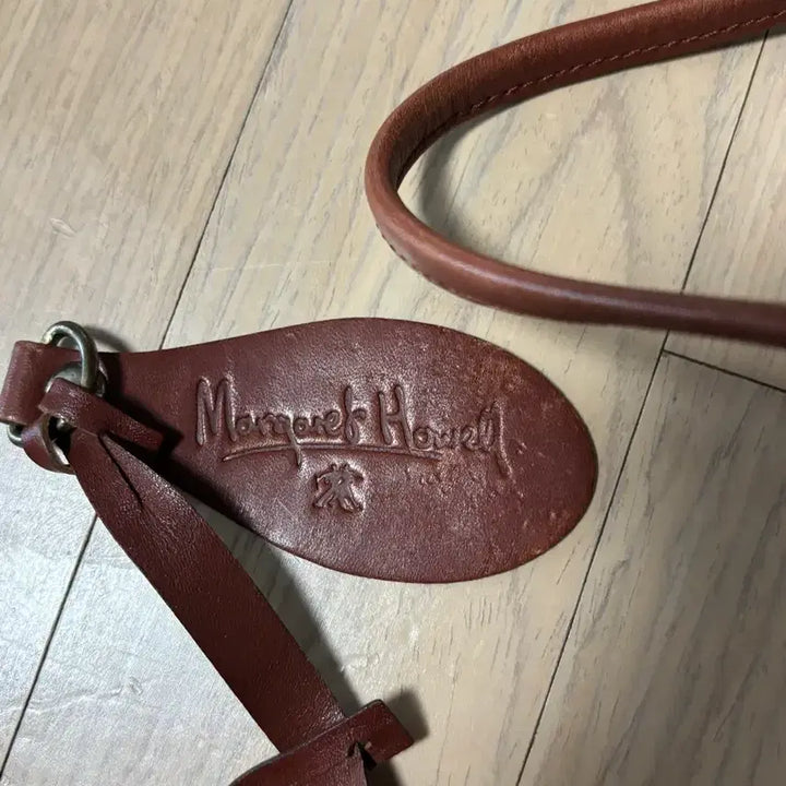 [BUNJANG] Margaret Howell Vintage Brown Leather Mini Crossbody Bag / Margaret Howell 마가렛호웰 빈티지 브라운 레더 미니 크로스백