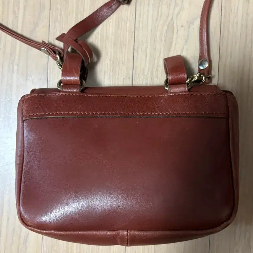 [BUNJANG] Margaret Howell Vintage Brown Leather Mini Crossbody Bag / Margaret Howell 마가렛호웰 빈티지 브라운 레더 미니 크로스백