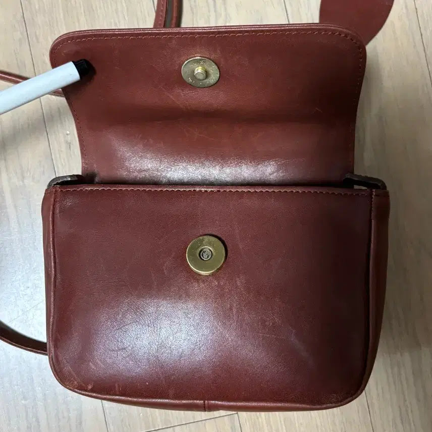 [BUNJANG] Margaret Howell Vintage Brown Leather Mini Crossbody Bag / Margaret Howell 마가렛호웰 빈티지 브라운 레더 미니 크로스백