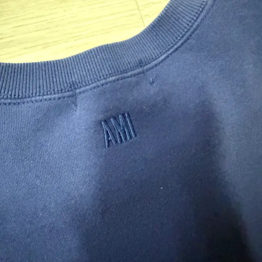 [BUNJANG] AMI De Coeur Big Heart Sweatshirt Navy / [AMI] 아미 드 쾨르 빅하트 맨투맨 네이비 (사이즈 / 상태 B급)