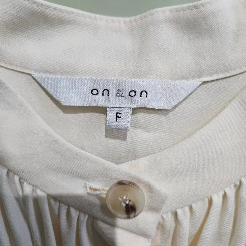 [SOLD OUT] 온앤온 면블라우스 F
