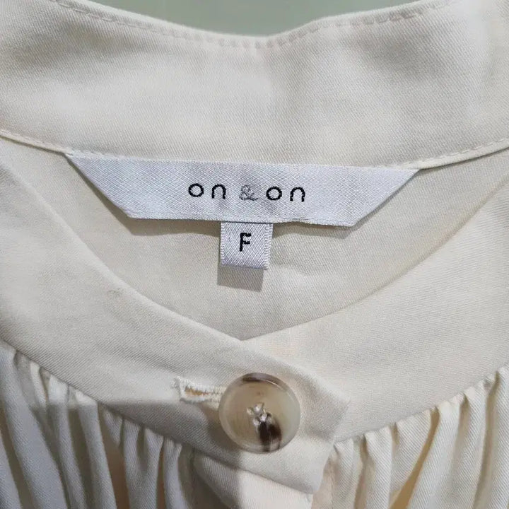 [SOLD OUT] 온앤온 면블라우스 F