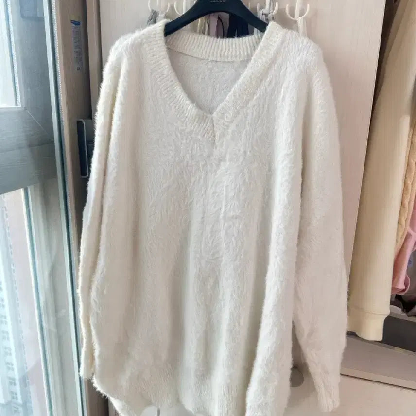 [BUNJANG] White Angora V-Neck Knit Sweater / 새상품 화이트 브이넥 앙고라 니트